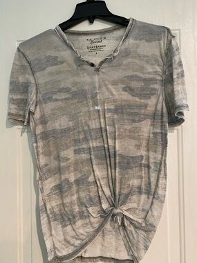Lucky Brand Women's Washed Gray Camouflage Tie-Front Top
